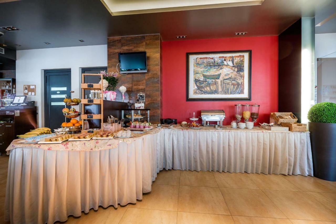 Hotel Maritimo มาคาร์สกา ภายนอก รูปภาพ
